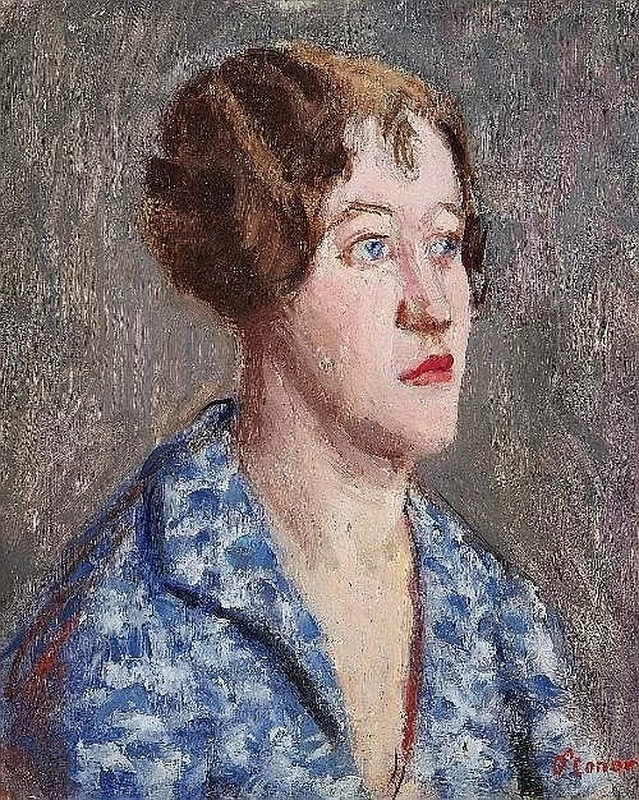 Ritratto di una donna con un top blu